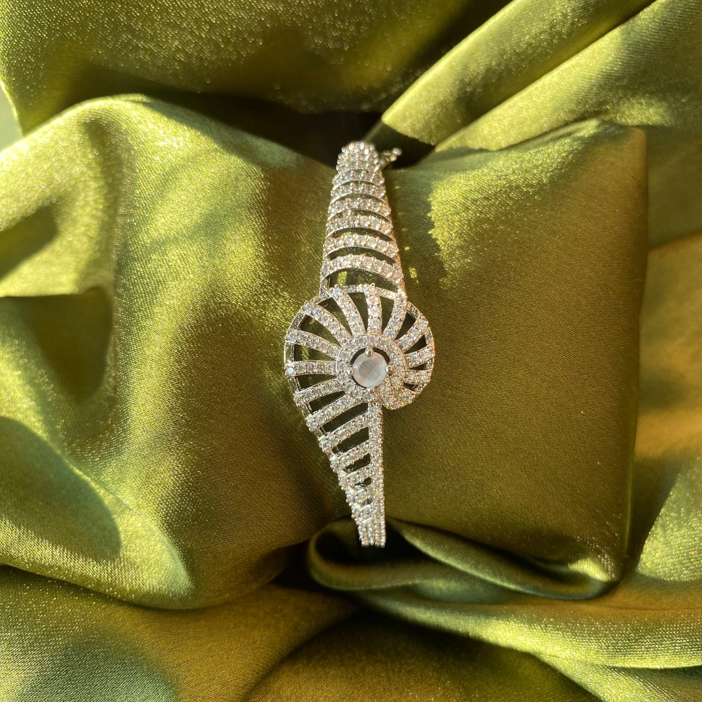 Round Shaped Designer CZ/AD Bracelet in Silver with Grey Round Stone