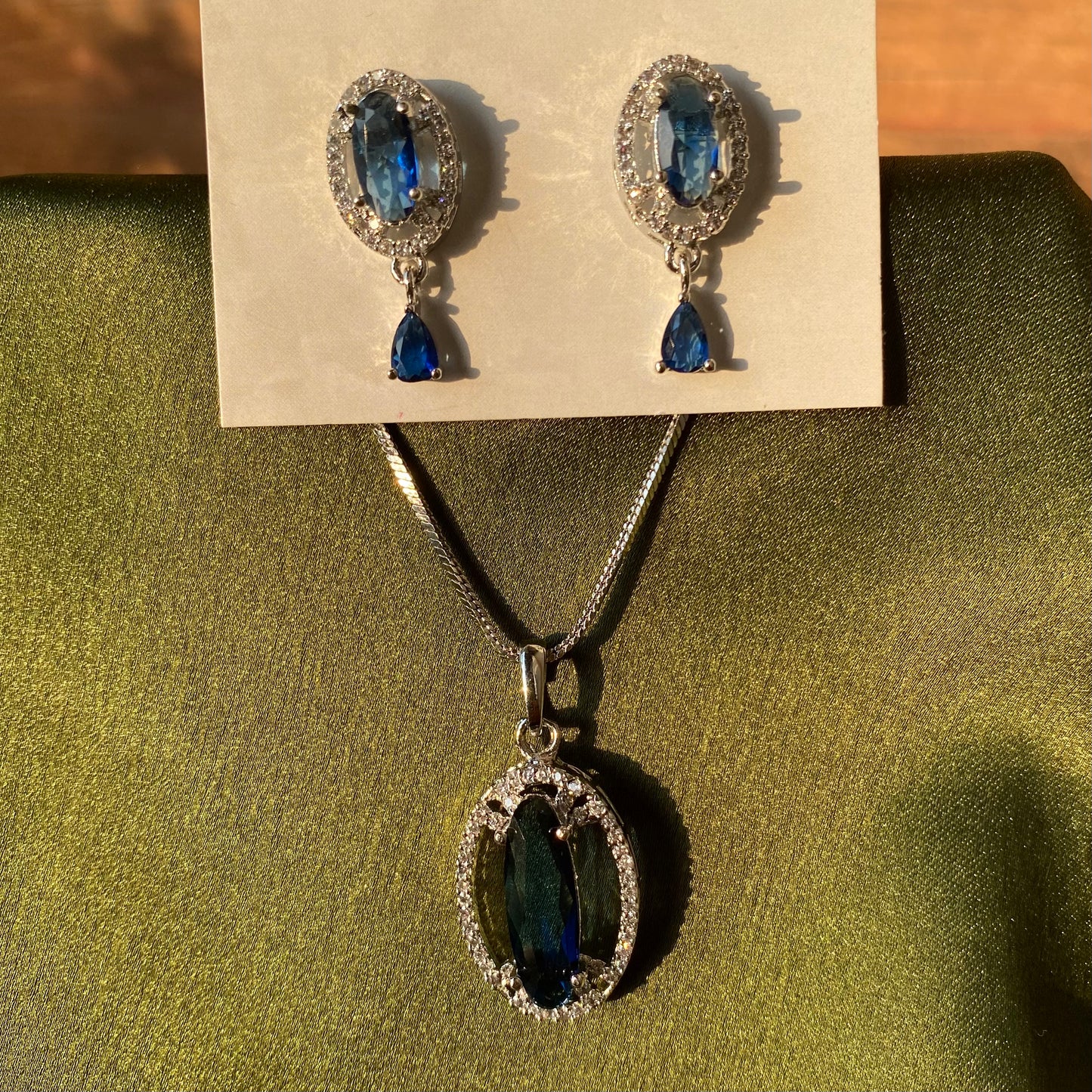 Royal Blue Designer Sleek Oval AD/CZ Pendant Set in Silver
