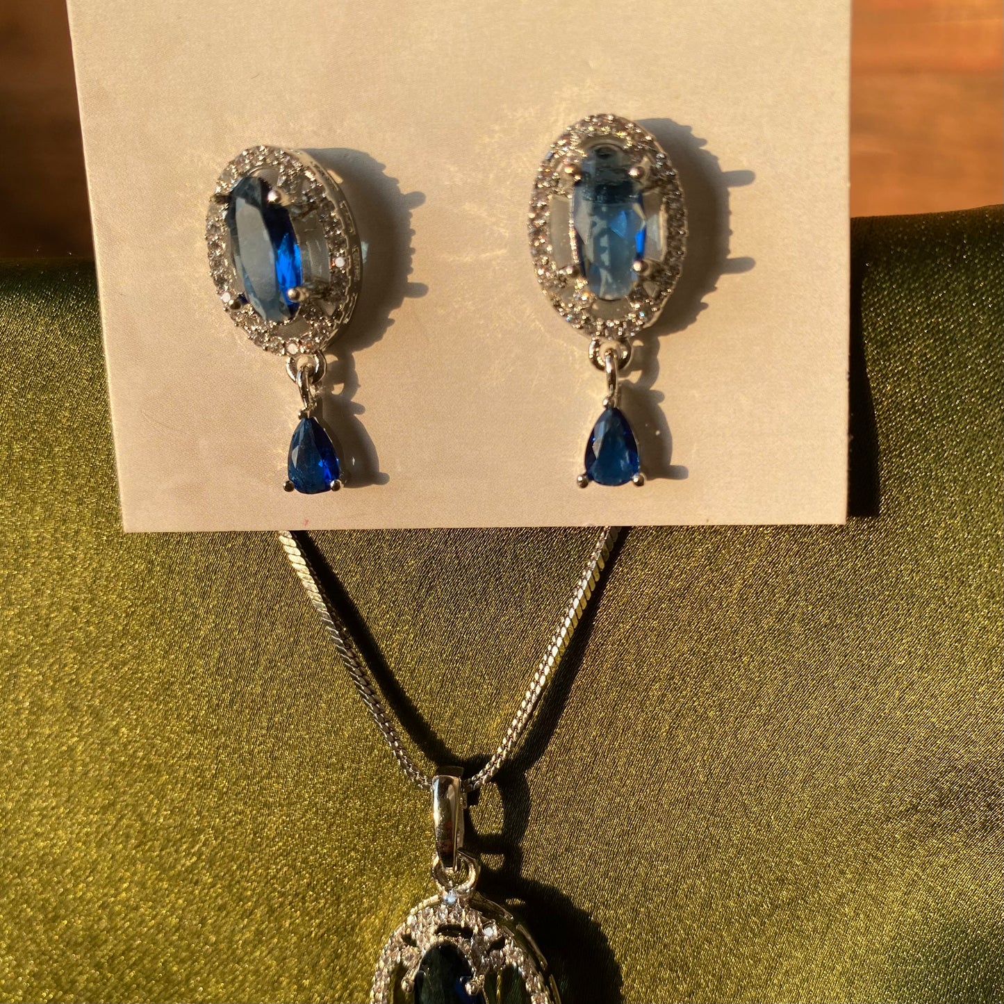 Royal Blue Designer Sleek Oval AD/CZ Pendant Set in Silver