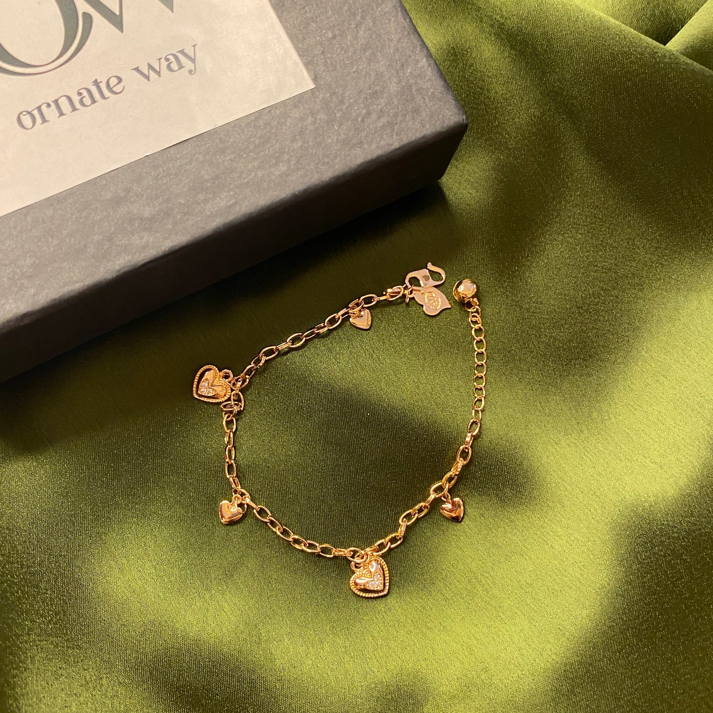 Dangling Hearts Chain Bracelet in Gold