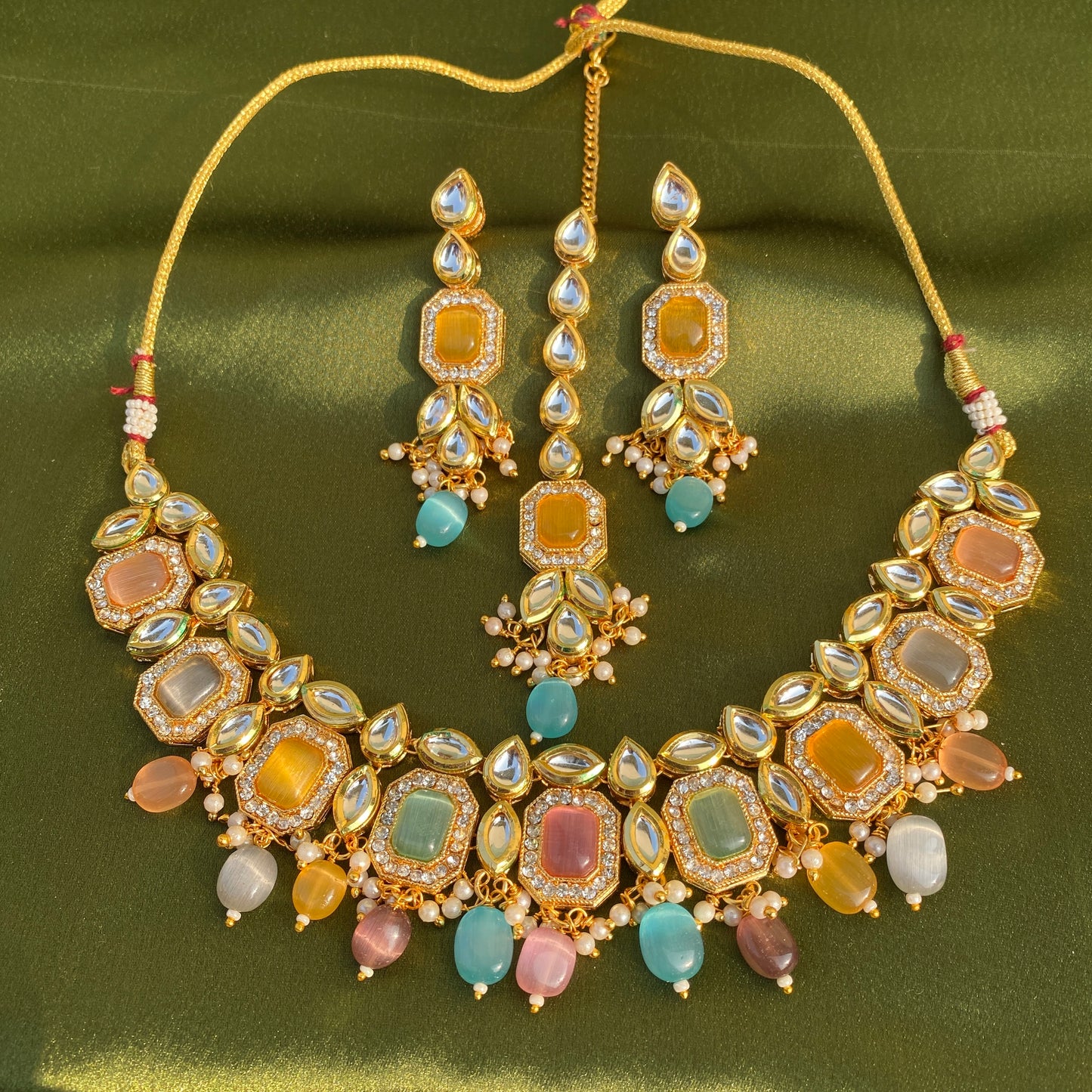 Striking Polki and Kundan Heavy Necklace Set with Maang Tika